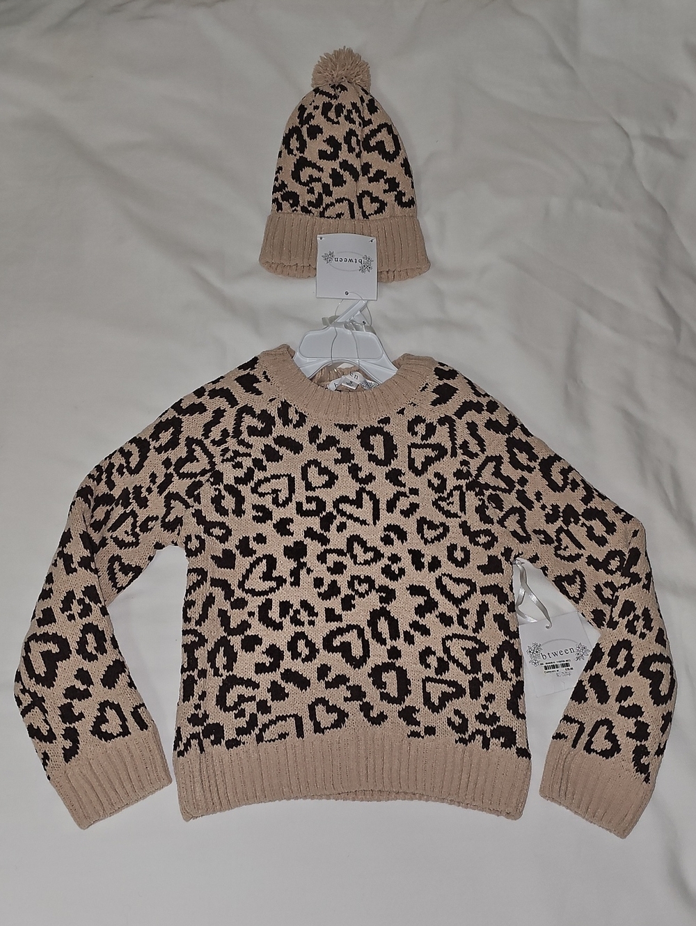btween Girls Size 5 Animal Print Crew Neck Sweater with Beanie Hat, Browns New